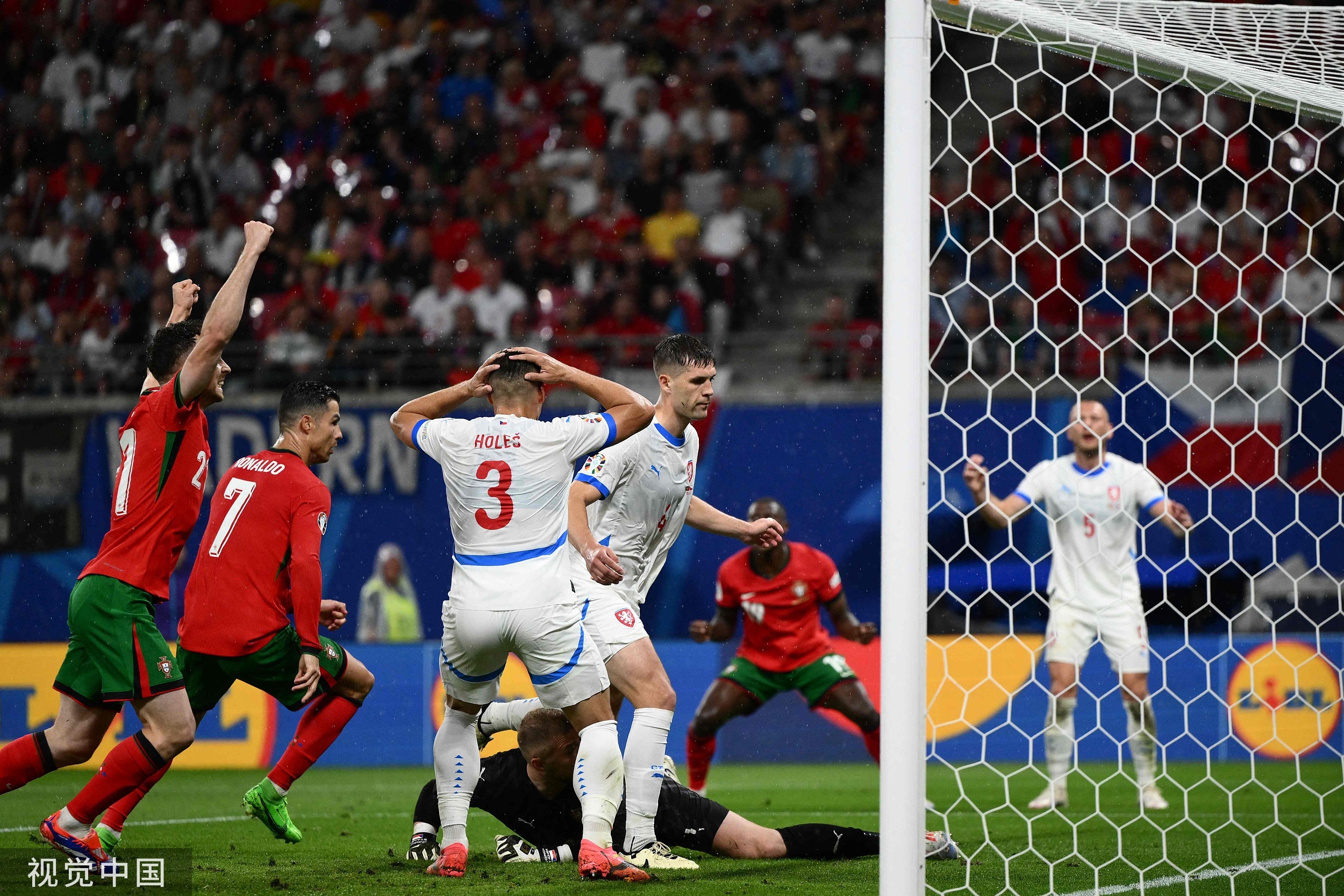 日本力克葡萄牙,蒂亚戈状态火热 日本力克葡萄牙,蒂亚戈状态火热
