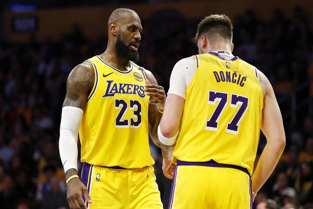 雄鹿轻取76人，东契奇惊艳四座