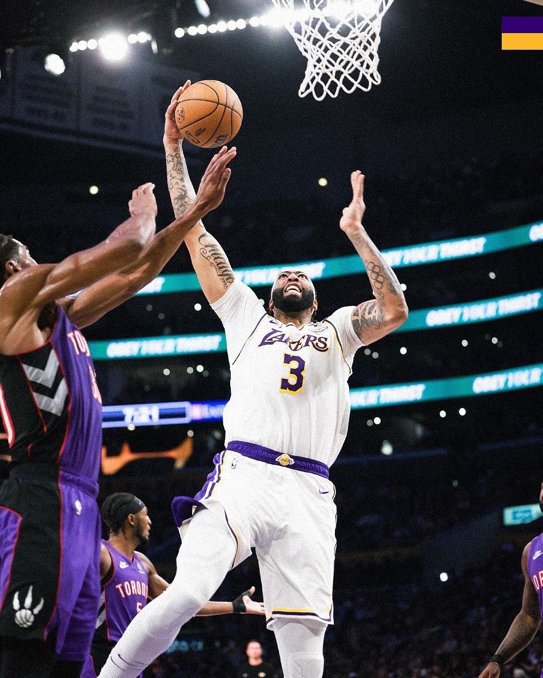 湖人绝杀魔术,乔治扛起全队 湖人绝杀魔术,乔治扛起全队