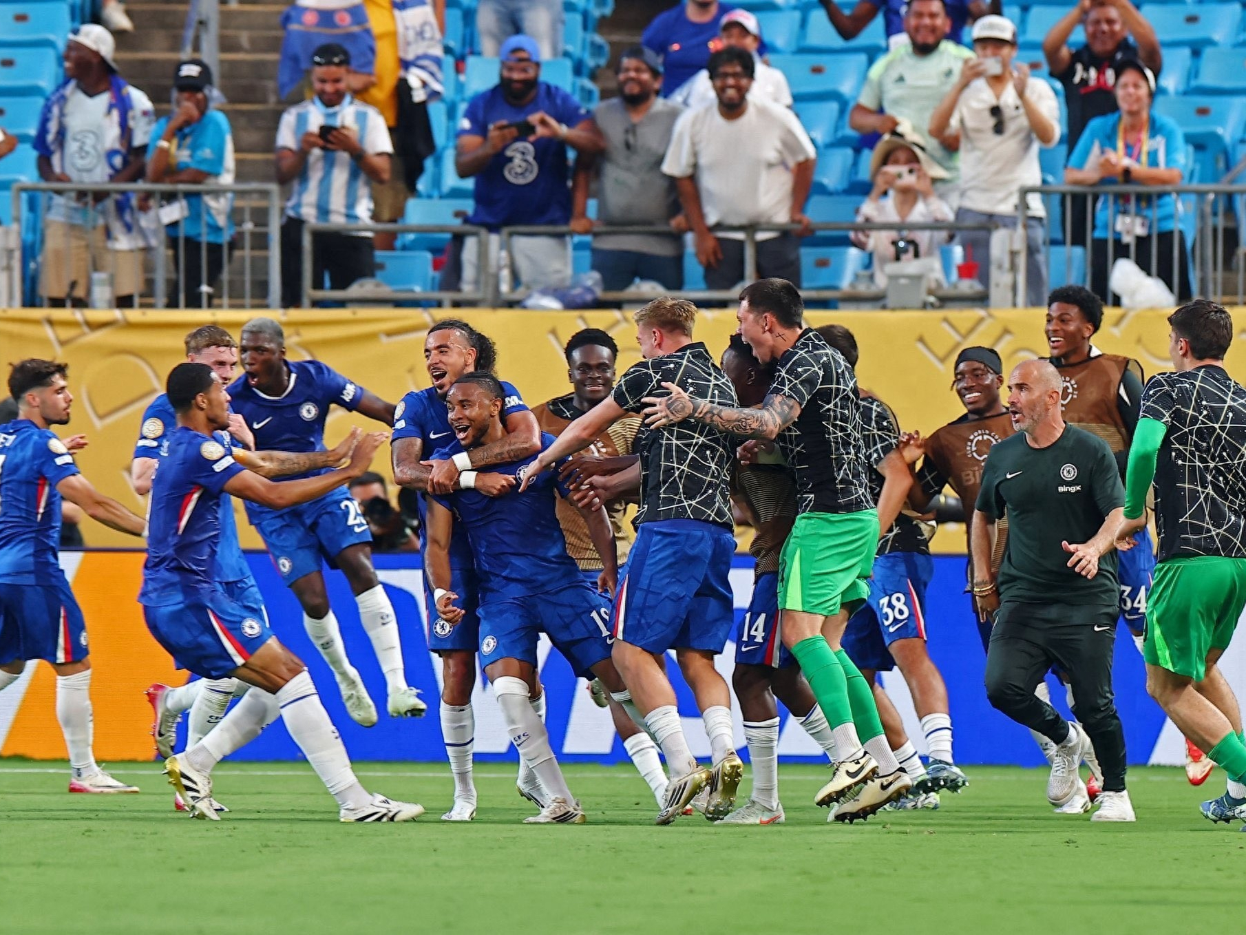 年终总决赛完胜拉沃尔杯，西西帕斯统治全场