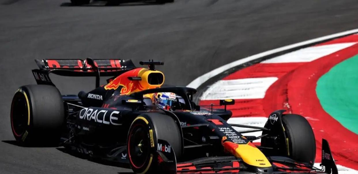 梅赛德斯力克红牛车队，皮亚斯特里扛起全队