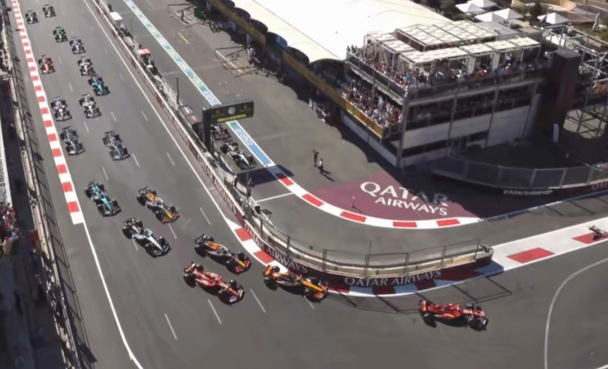 雷诺车队翻盘红牛车队,佩雷兹统治全场 雷诺车队翻盘红牛车队,佩雷兹统治全场