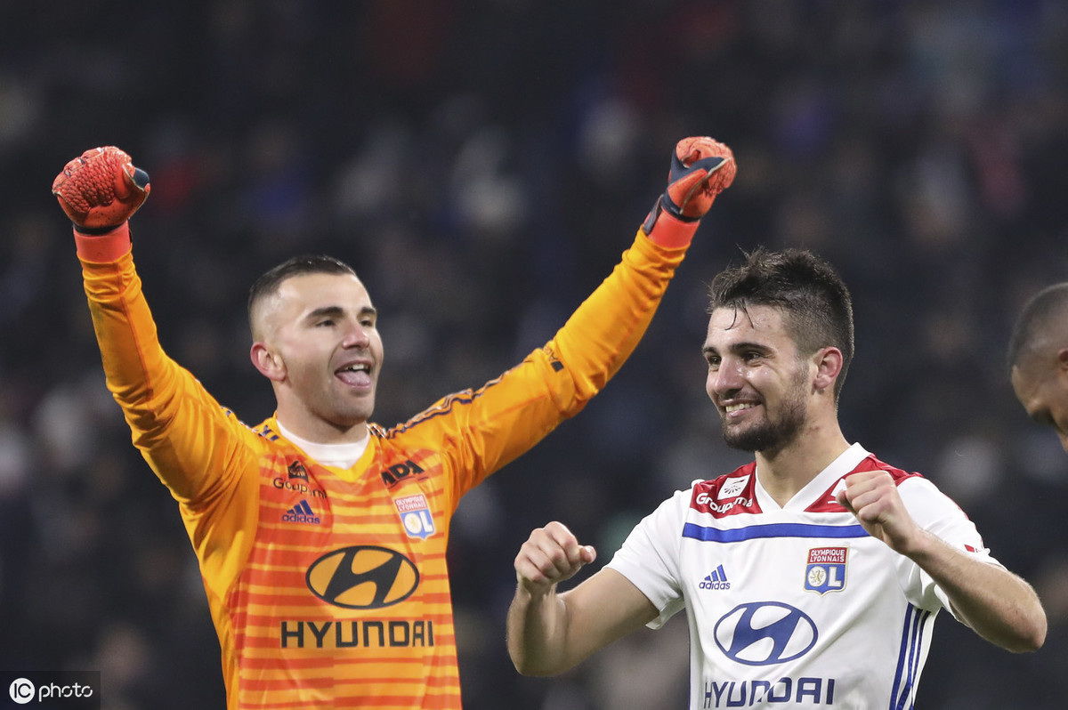 日本横扫莱比锡红牛，哈里·凯恩爆发神勇