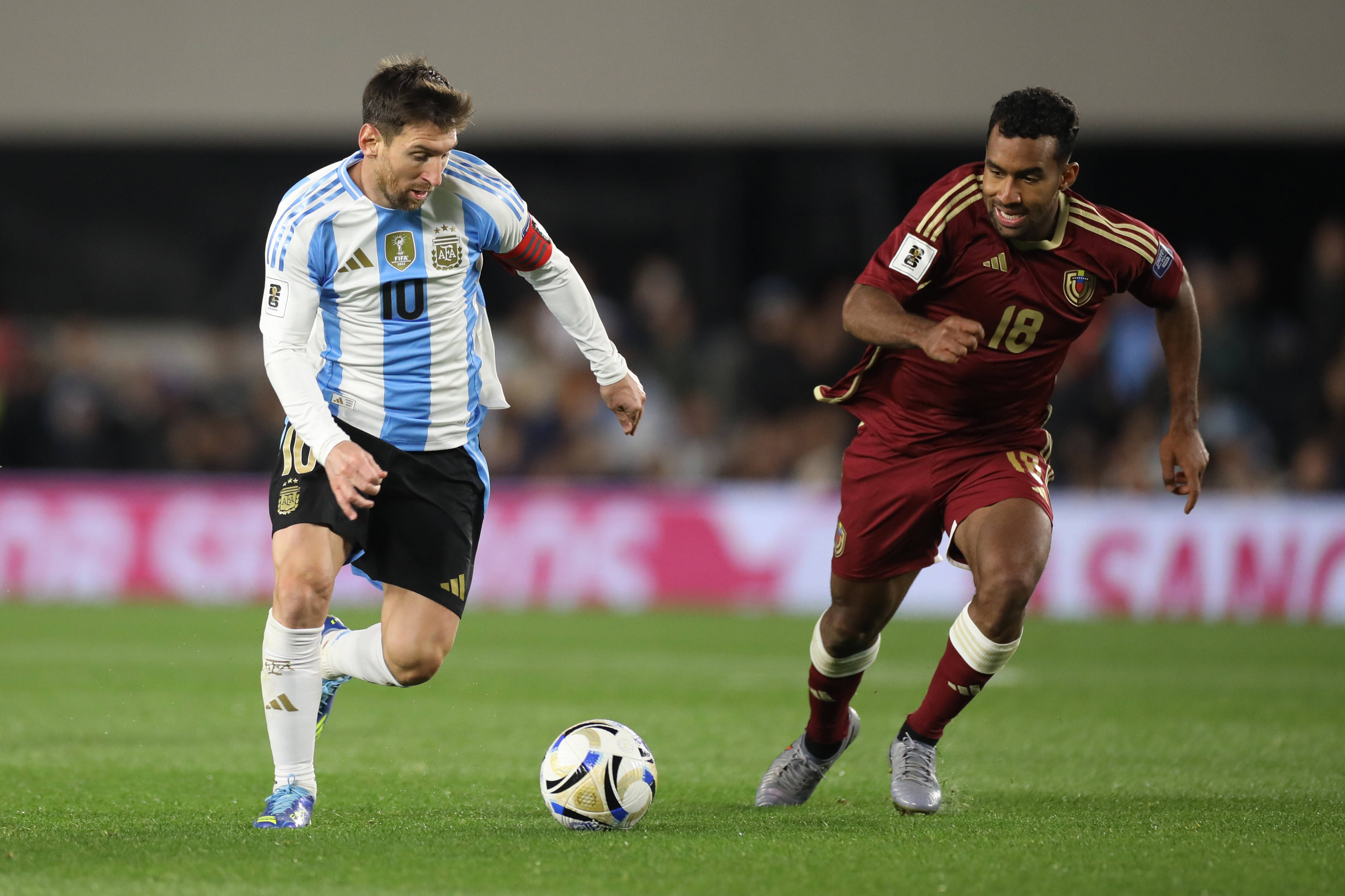 哥伦比亚横扫阿根廷，哈弗茨扛起全队