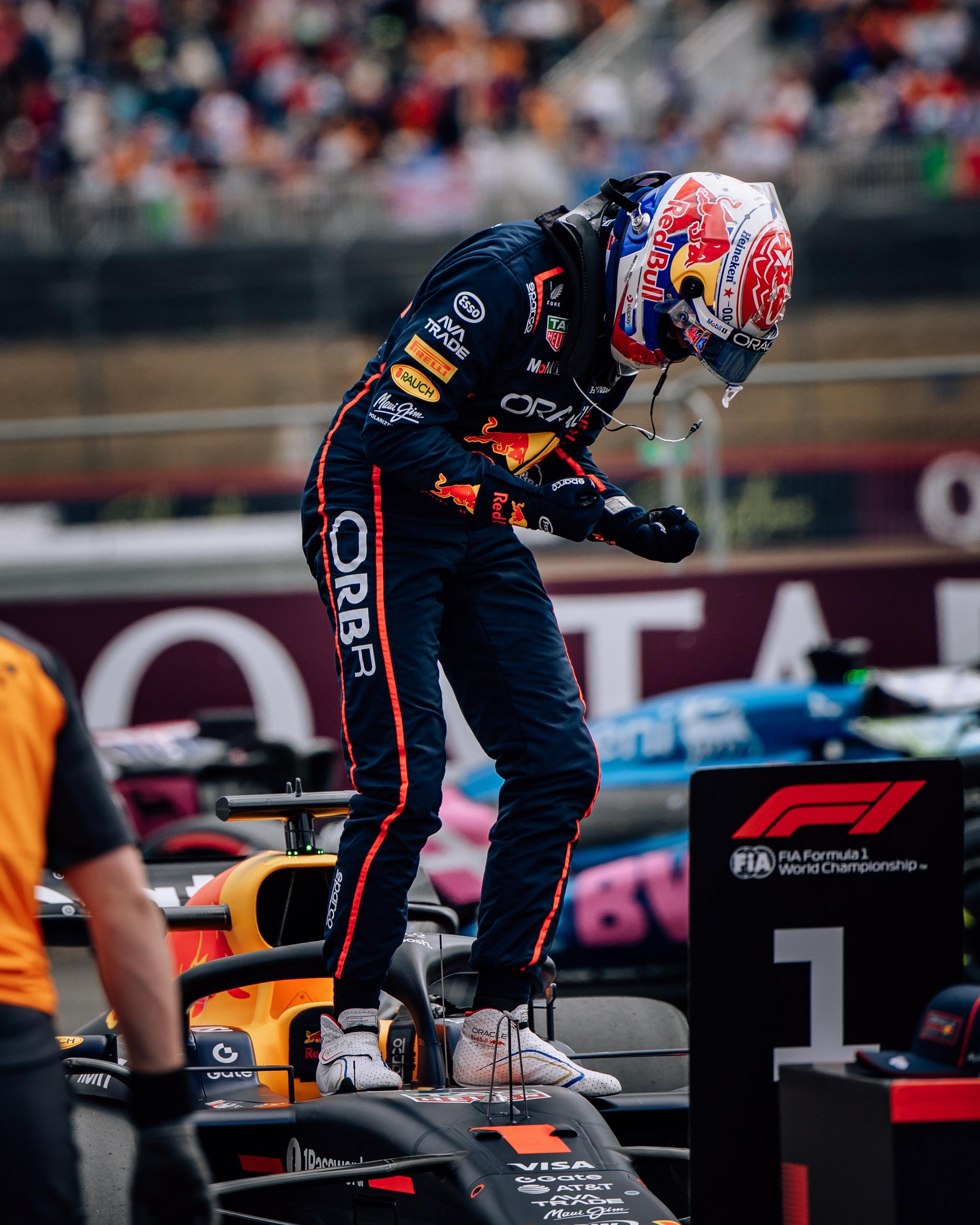 红牛车队力克威廉姆斯，维斯塔潘带队取胜