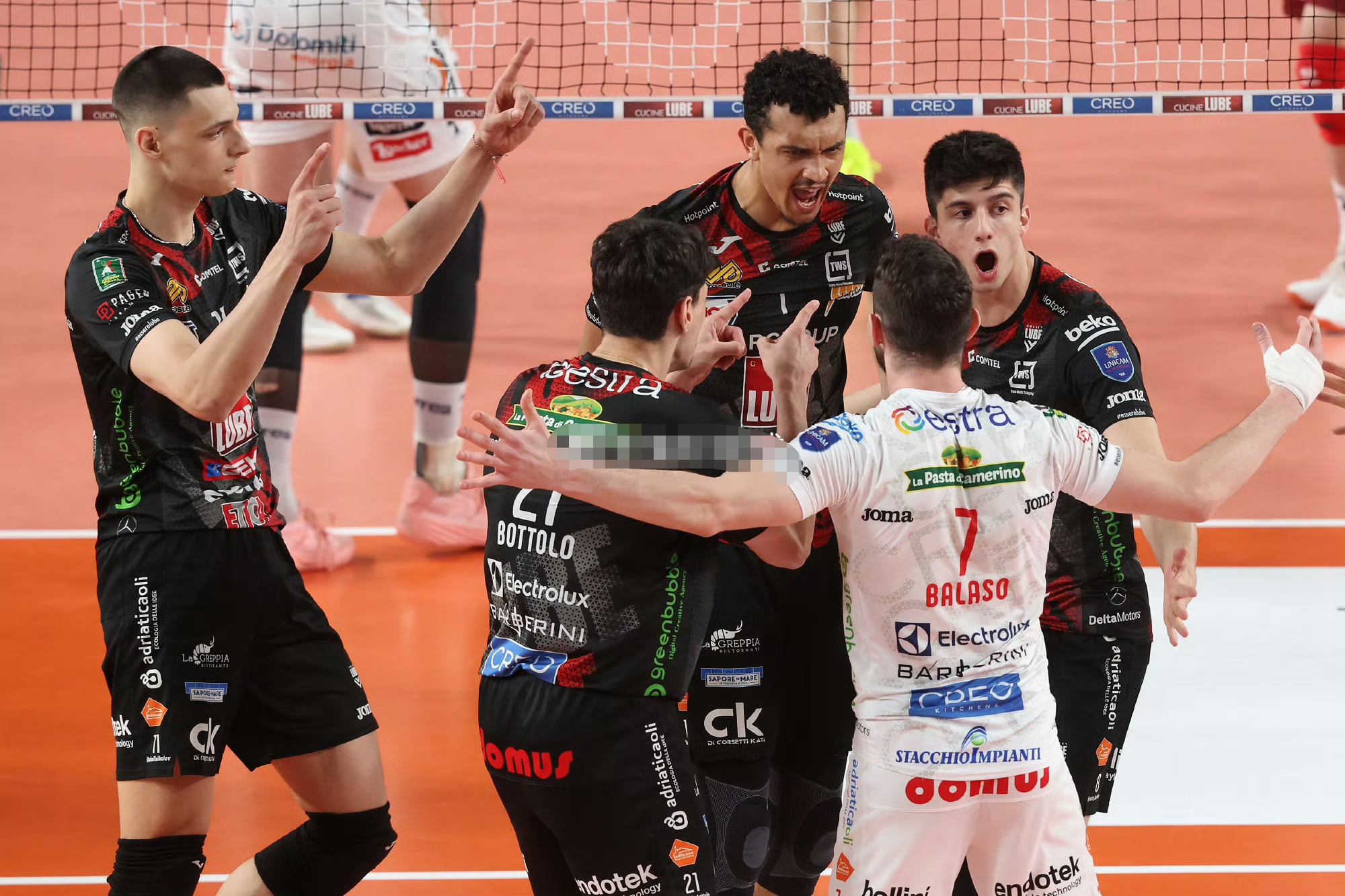 意大利男篮碾压塞尔维亚男篮，波特制霸全场