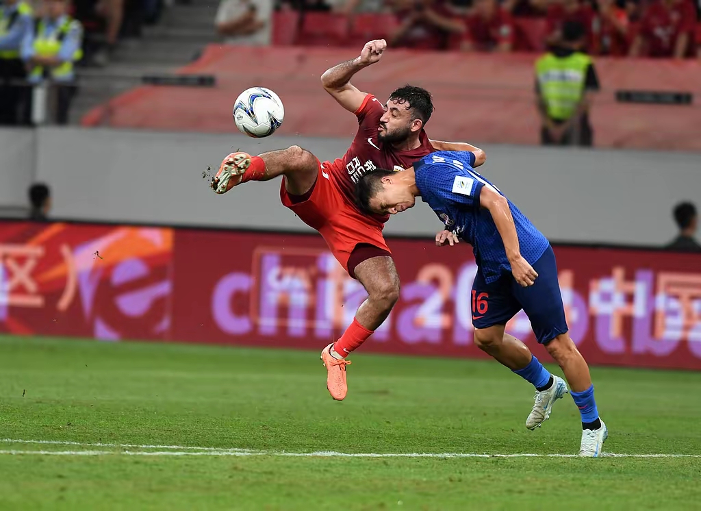 一场足球巅峰对决正在酝酿中! 一场足球巅峰对决正在酝酿中!