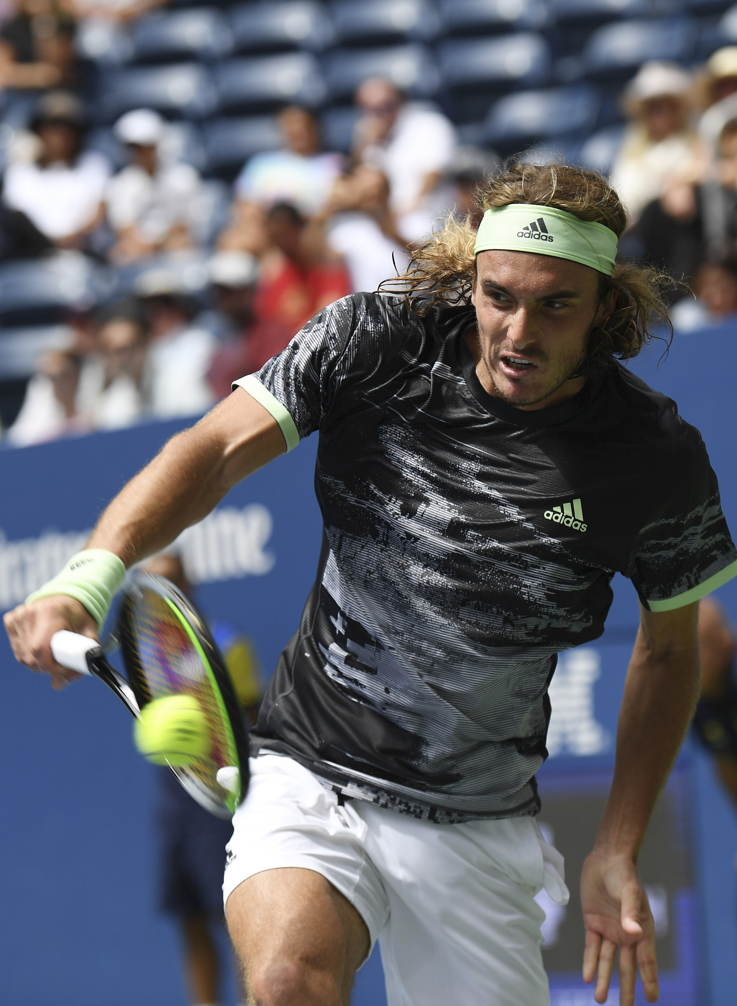 美国网球队逆转澳大利亚网球队，西西帕斯高光表现