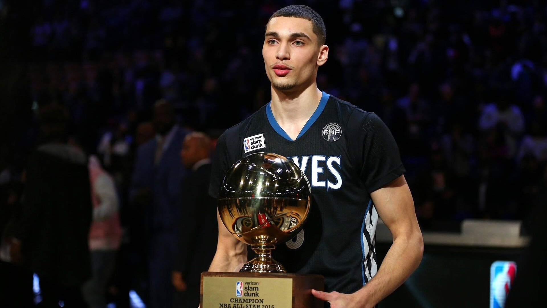 孤胆英雄的终极宣言，米切尔末节封神，深圳队踏平老鹰强势晋级